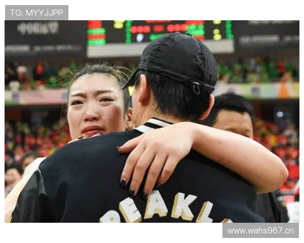 李梦训练完直接拎爱马仕去吃火锅，这谁顶得住啊