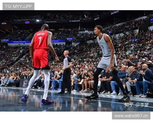 武切维奇通过高位挡拆提升进攻效率，拉开球队内线空间